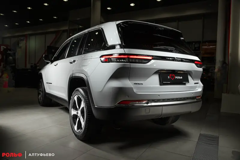 Jeep Grand Cherokee — миниатюра 26