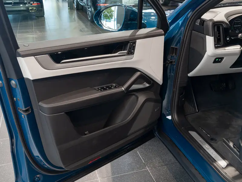 Porsche Cayenne — миниатюра 14
