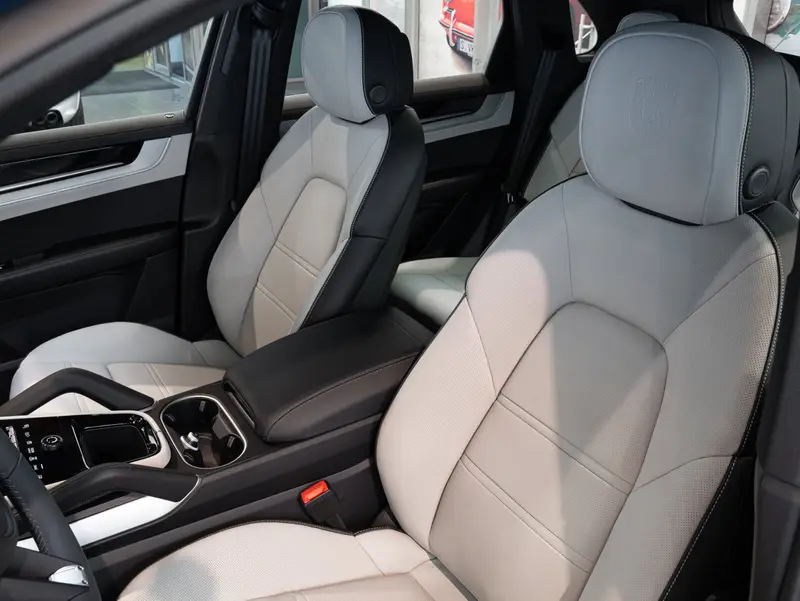 Porsche Cayenne — миниатюра 18