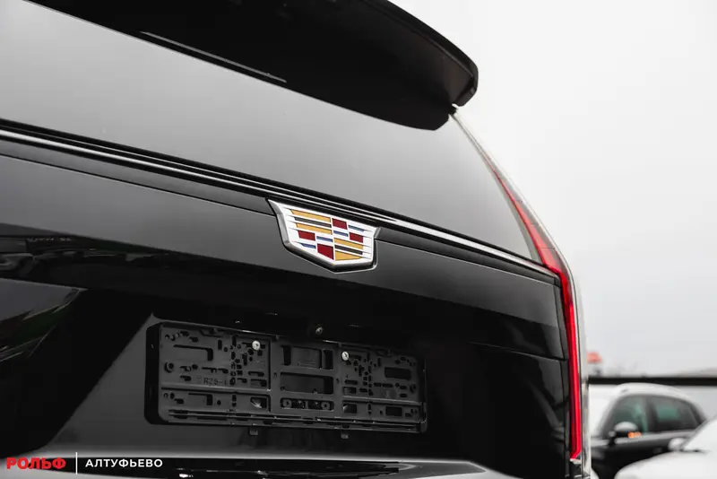 Cadillac Escalade — миниатюра 8
