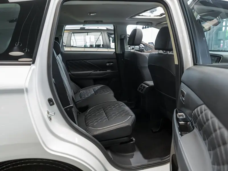 Mitsubishi Outlander — миниатюра 33