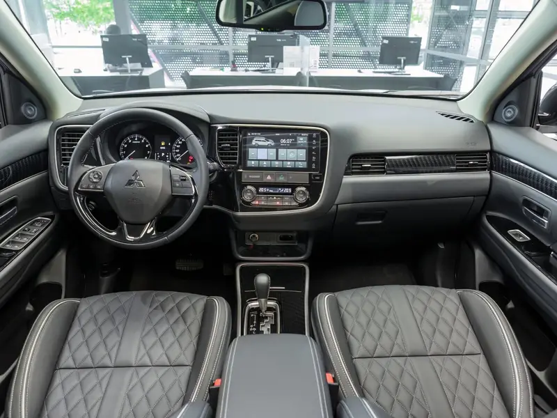 Mitsubishi Outlander — миниатюра 35