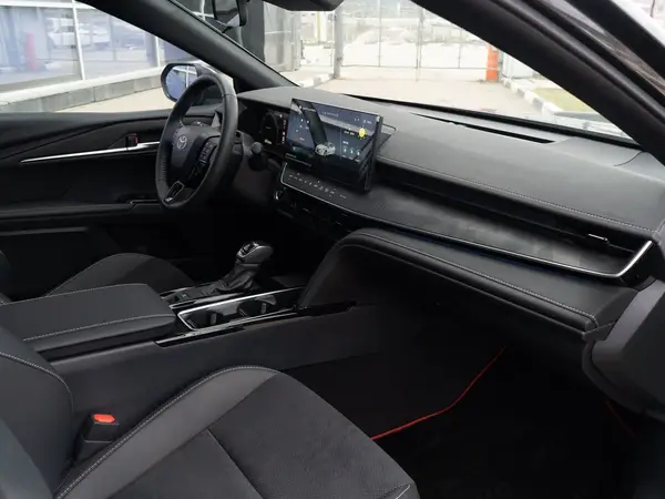 Toyota Camry — миниатюра 13