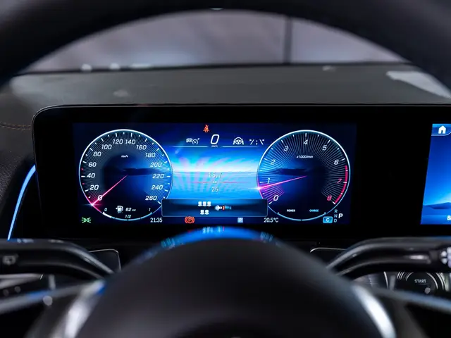 Mercedes-Benz GLB — миниатюра 16