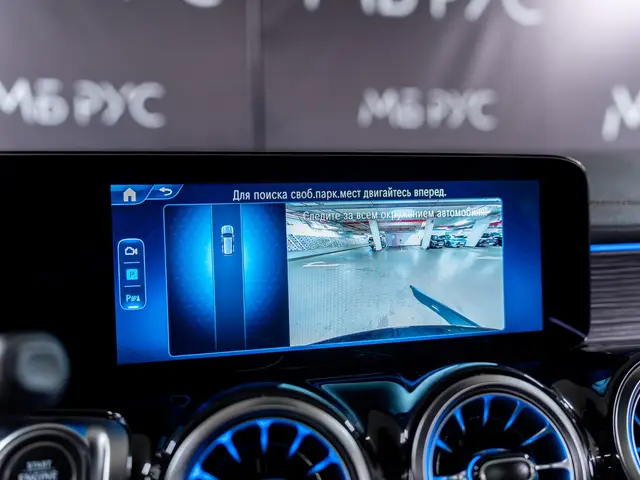 Mercedes-Benz GLB — миниатюра 18