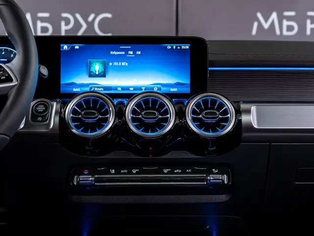 Mercedes-Benz GLB — миниатюра 17