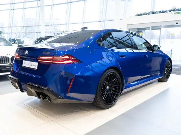BMW M5 — миниатюра 5