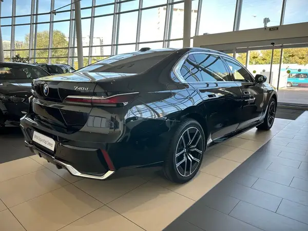 BMW 7 серия — миниатюра 24