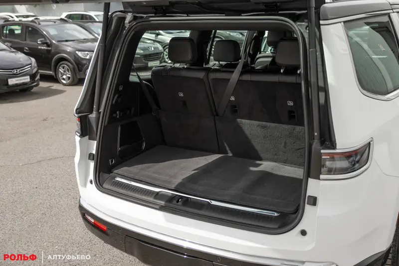 Jeep Wagoneer — миниатюра 11