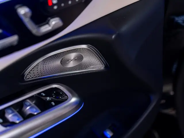 Mercedes-Benz E-Класс — миниатюра 15