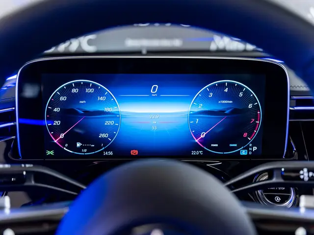 Mercedes-Benz E-Класс — миниатюра 16