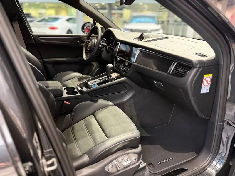 Porsche Macan — миниатюра 7