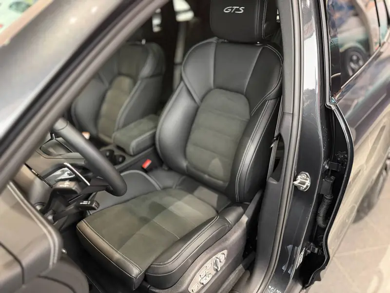 Porsche Macan — миниатюра 9