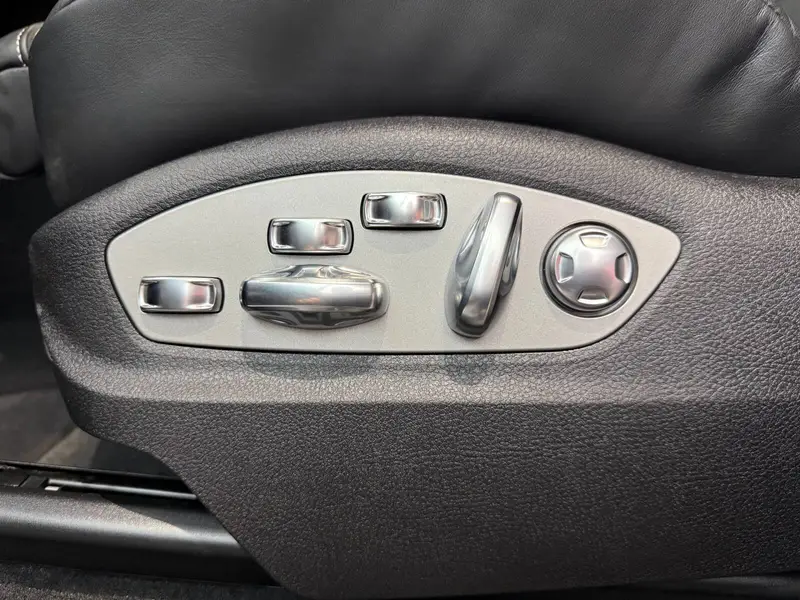 Porsche Macan — миниатюра 10
