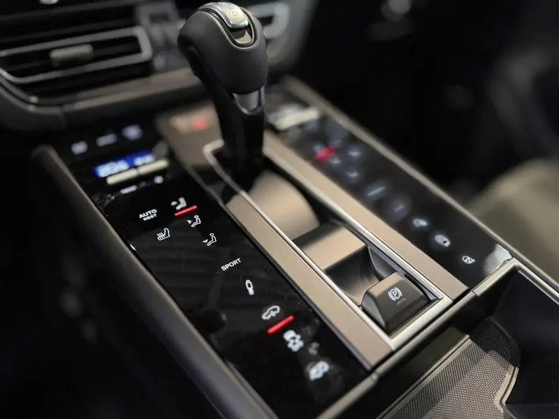 Porsche Macan — миниатюра 12