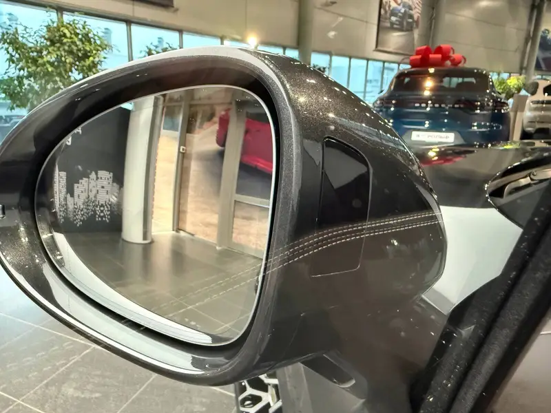 Porsche Macan — миниатюра 17