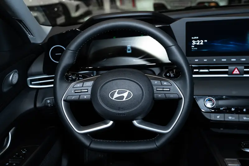 Hyundai Elantra — миниатюра 11
