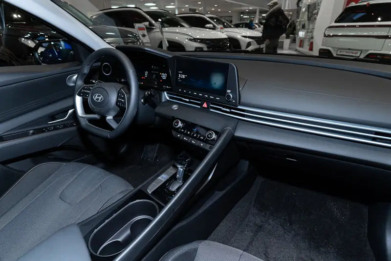 Hyundai Elantra — миниатюра 17