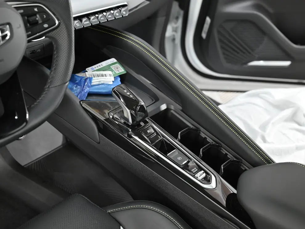 Geely Coolray — миниатюра 15