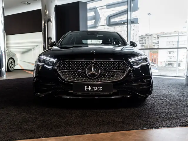 Mercedes-Benz E-Класс — миниатюра 22
