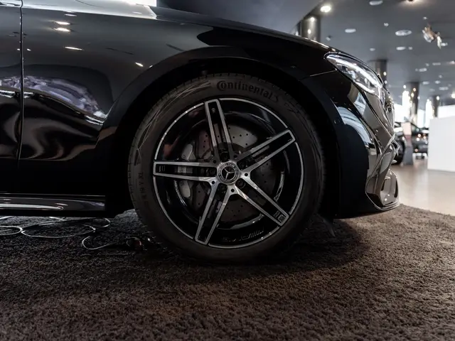 Mercedes-Benz E-Класс — миниатюра 30