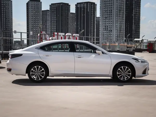 Lexus ES — миниатюра 4