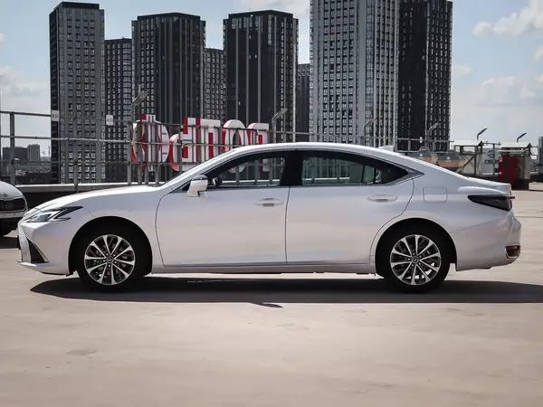 Lexus ES — миниатюра 8