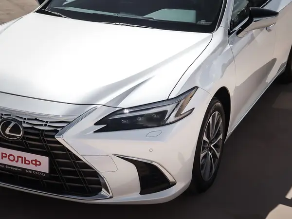 Lexus ES — миниатюра 9