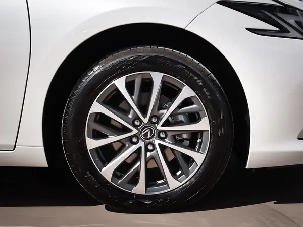 Lexus ES — миниатюра 11