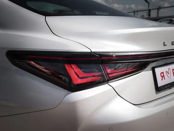 Lexus ES — миниатюра 12