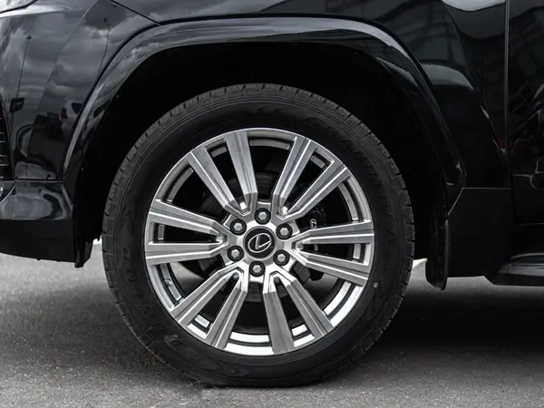 Lexus LX — миниатюра 25