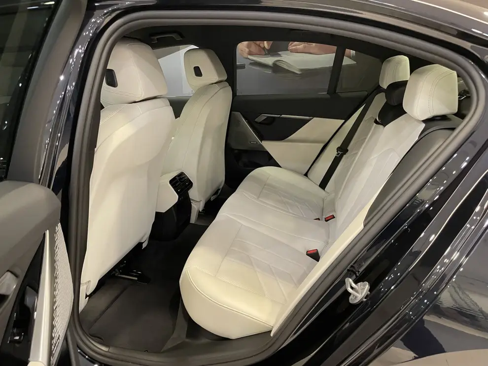 BMW 5 серия — миниатюра 30