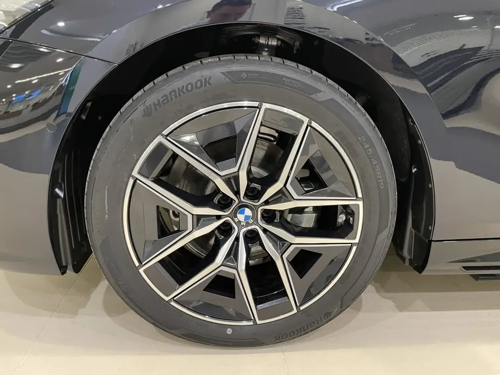 BMW 5 серия — миниатюра 32