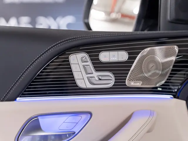 Mercedes-Benz GLS — миниатюра 24