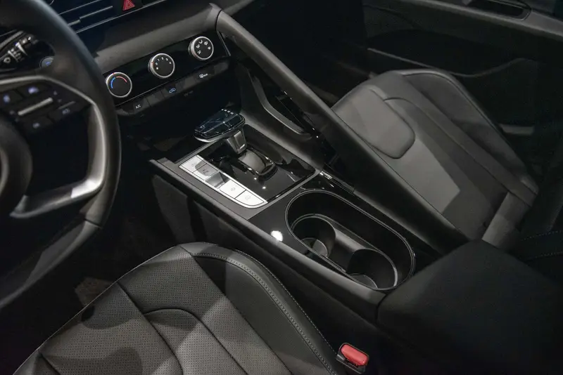 Hyundai Elantra — миниатюра 28