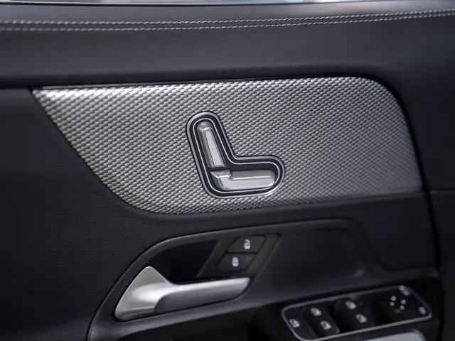 Mercedes-Benz GLA — миниатюра 31