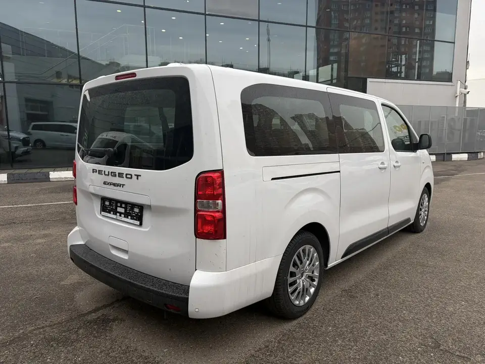 Peugeot Traveller — миниатюра 3
