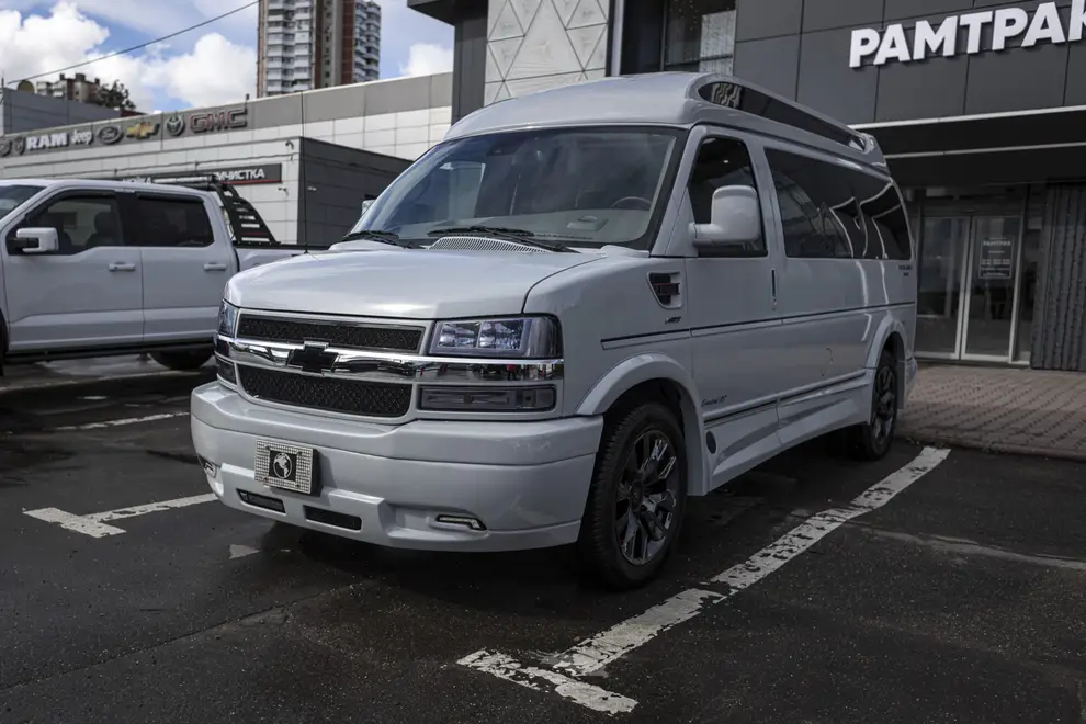 Chevrolet Express — миниатюра 2