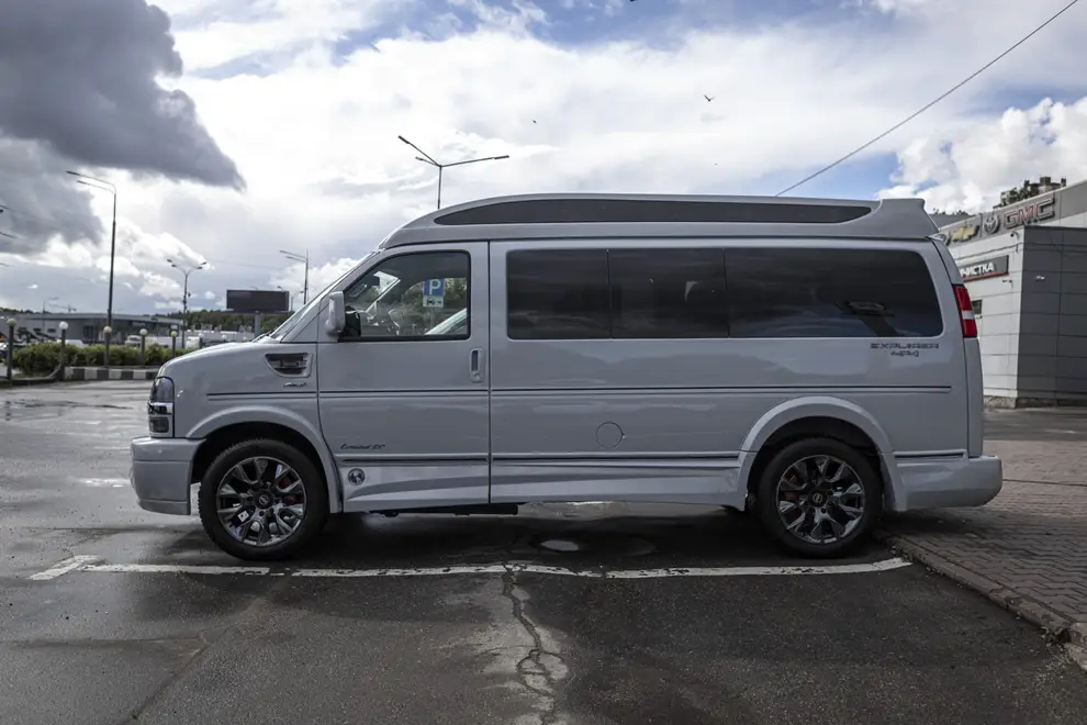 Chevrolet Express — миниатюра 4