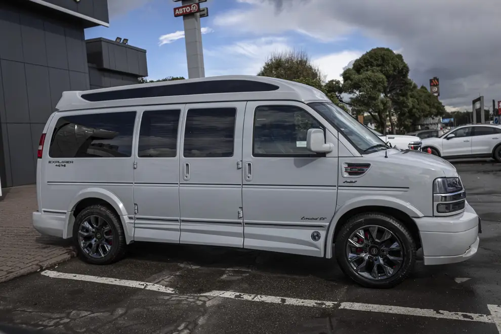 Chevrolet Express — миниатюра 5