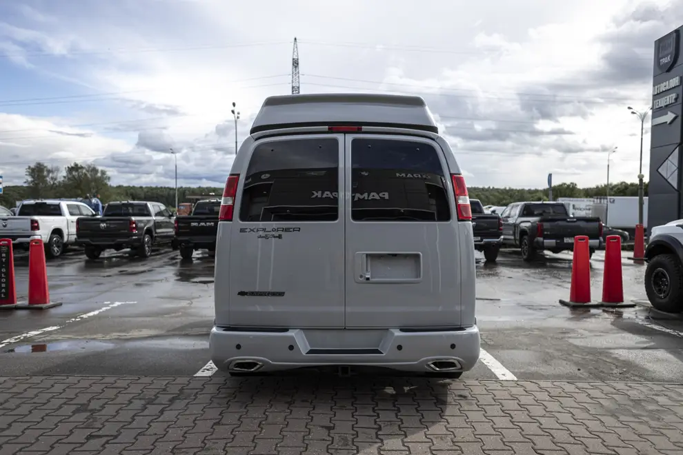 Chevrolet Express — миниатюра 6