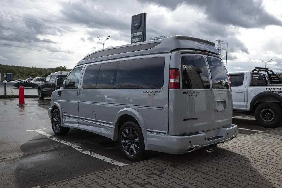 Chevrolet Express — миниатюра 8