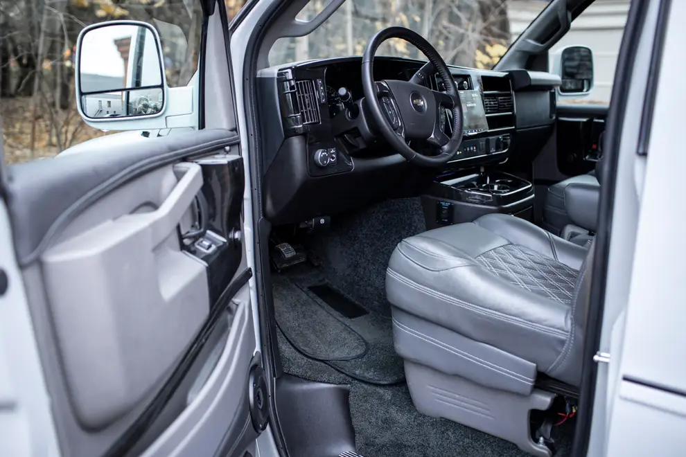 Chevrolet Express — миниатюра 11