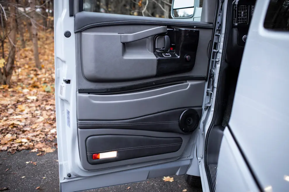 Chevrolet Express — миниатюра 14