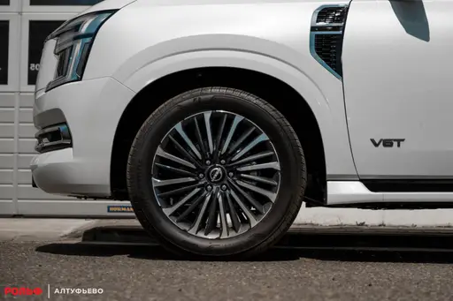Nissan Patrol — миниатюра 7