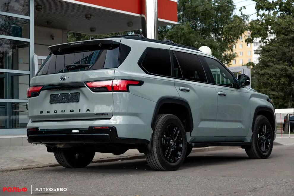 Toyota Sequoia — миниатюра 2