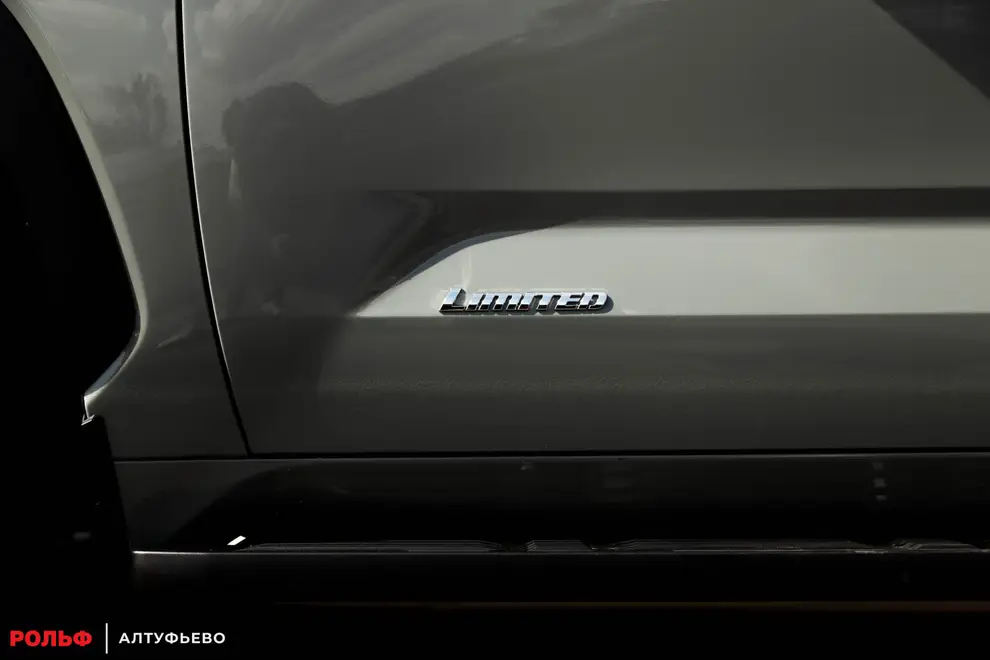 Toyota Sequoia — миниатюра 9