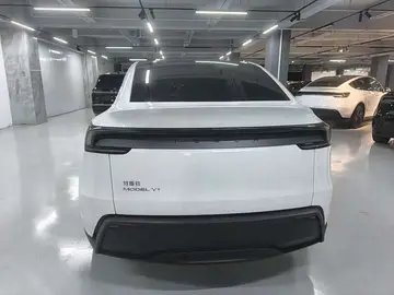 Tesla Model Y — миниатюра 8