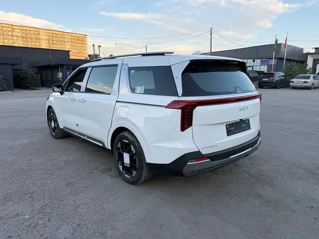 KIA Carnival — миниатюра 4